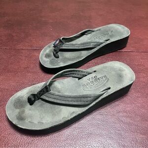 Rainbow Gray Platform Thong Sandals Women’s Size 6